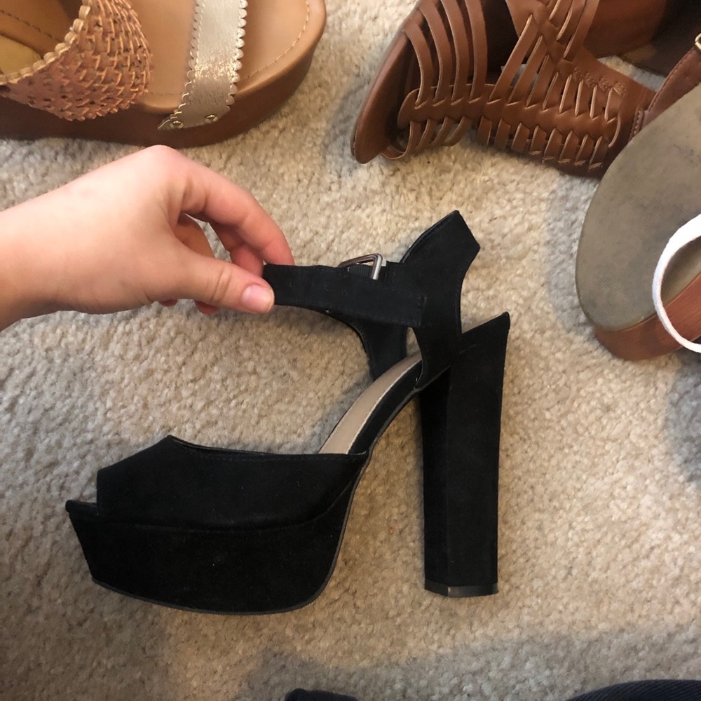 Black platform chunky heels
